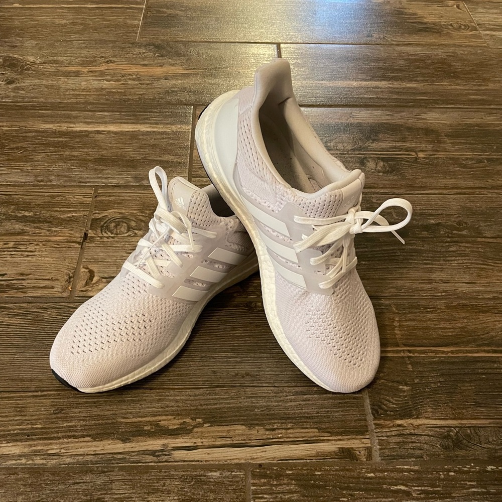 Men’s White Adidas Ultrboost size 10!